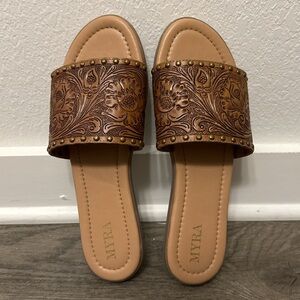 NWOT Myra Brown Flower Tooled Embossed Sandals